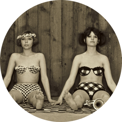 Sedmikrasky Daisies Year : 1966 Czechoslovakia Directed by Vera Chytilova Ivana Karbanova, Jitka Cerhova